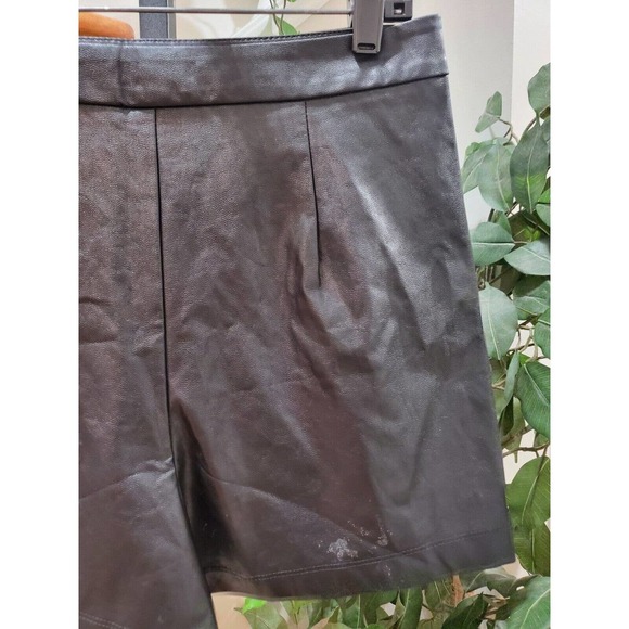 Iris Los Angeles Women's Black Faux Leather Skater Wrap Skirt Size Large - Picture 13 of 16